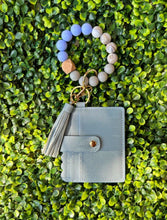 Load image into Gallery viewer, Beaded ID holder wristlet
