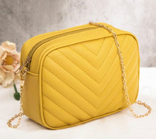 Load image into Gallery viewer, Mini Gold Chain Strap Purse
